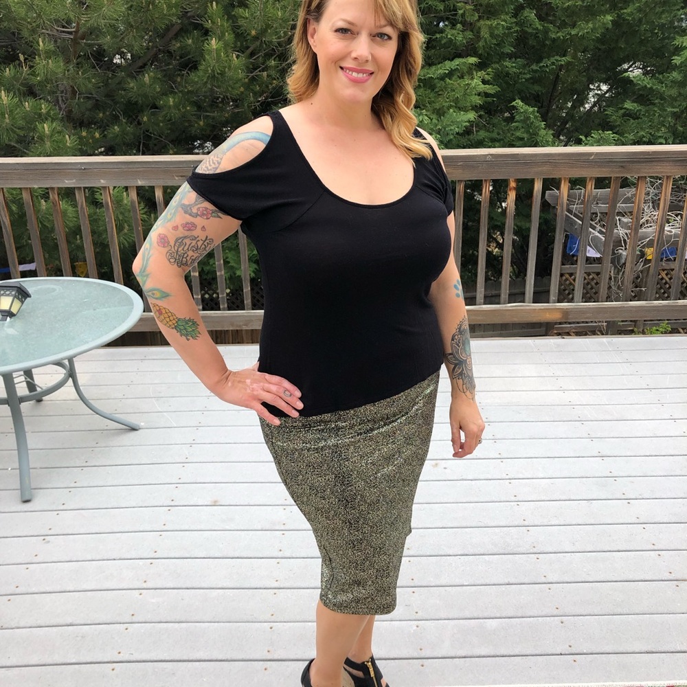 ⚡️LAST CHANCE⚡️Torrid ✨ gold foil pencil skirt ✨